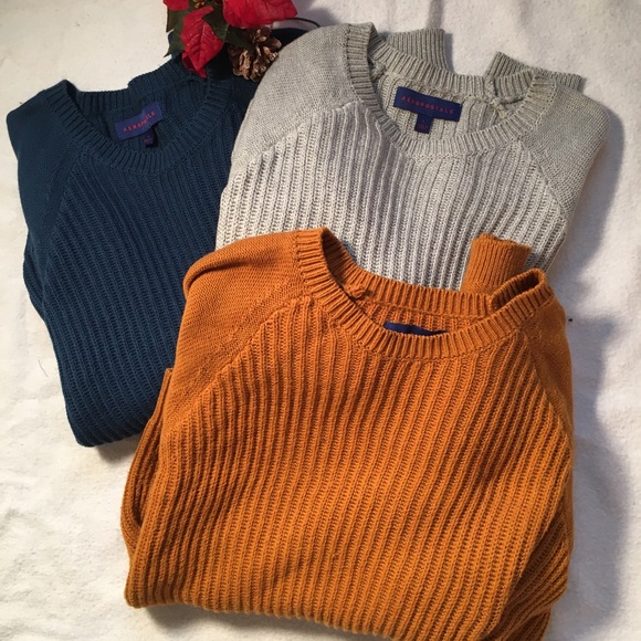 Aeropostale Sweaters (3) Size Large - Picture 2 of 5